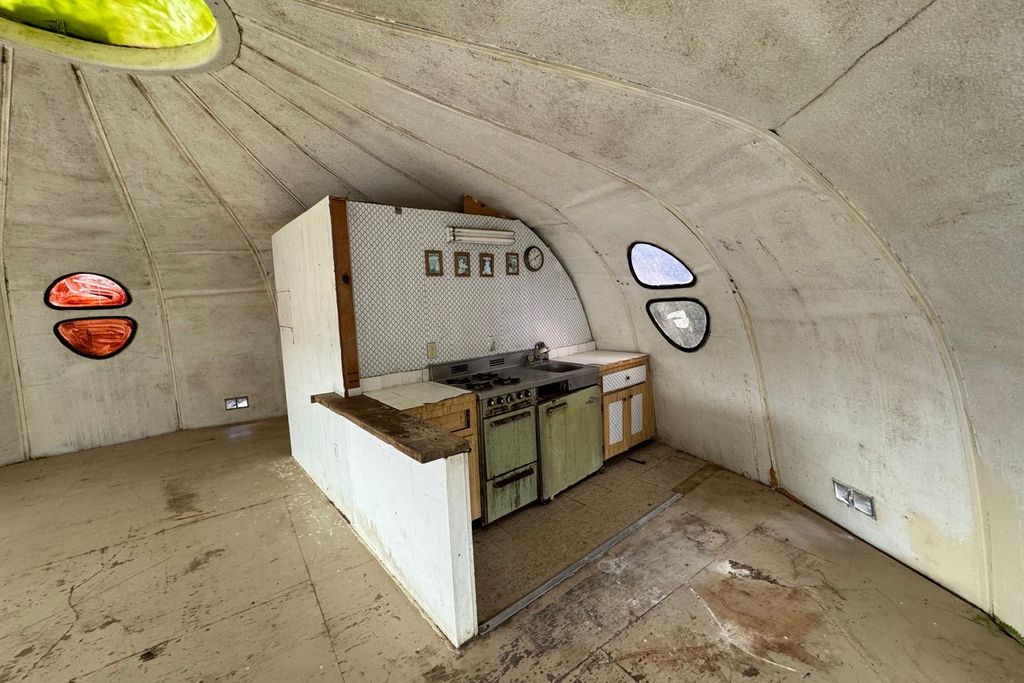 Property photo 3 of 9