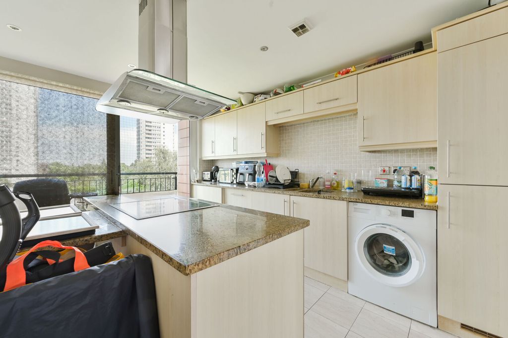 Property photo 2 of 11