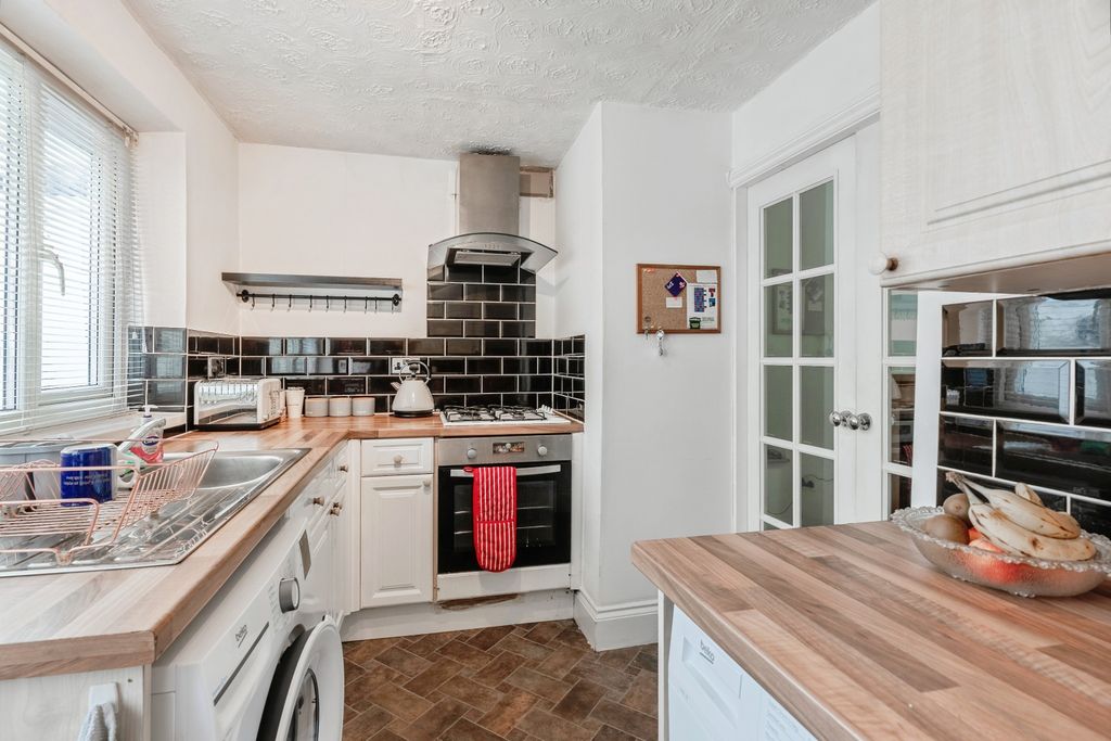 Property photo 3 of 15 Kitchen