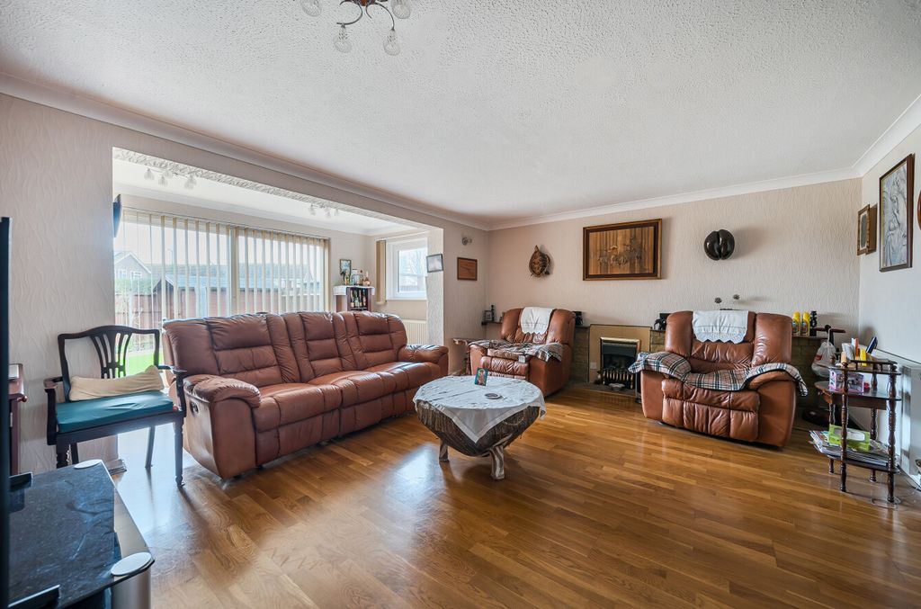 Property photo 2 of 11 5E2Dade3-Bb7B-4ce...