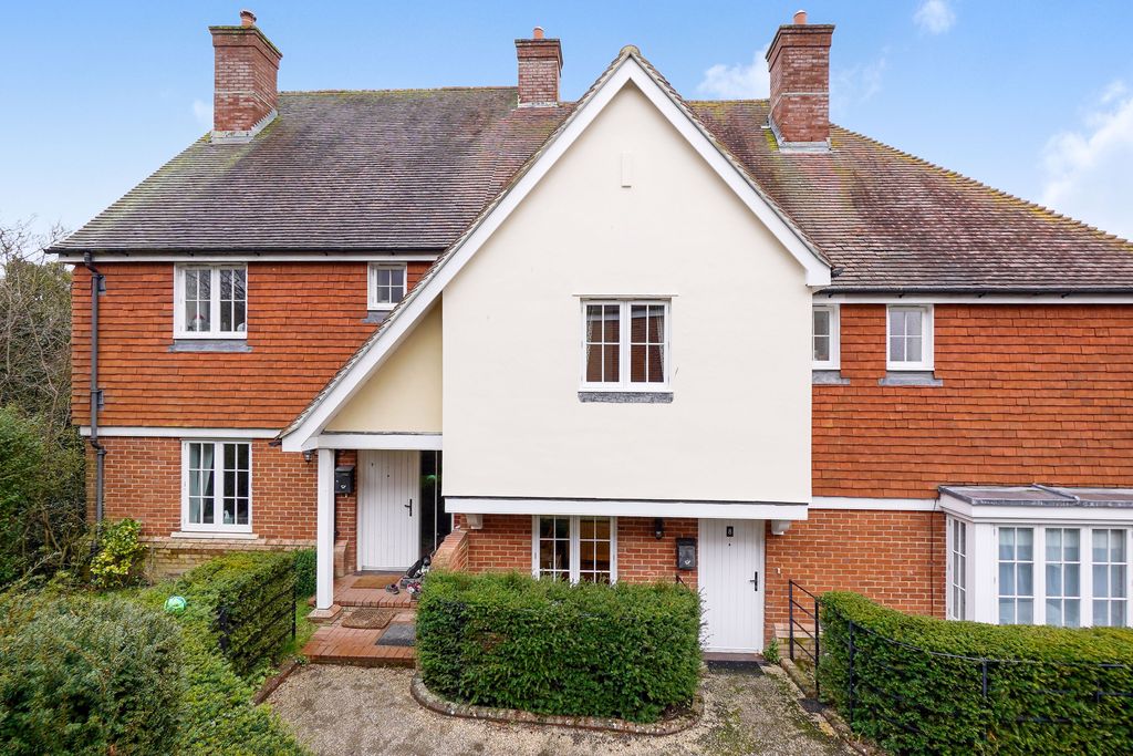 Property photo 1 of 16 Fitzwalters Meadow, Goodnestone