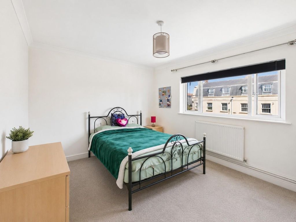 Property photo 2 of 12 Bed 1.Jpg