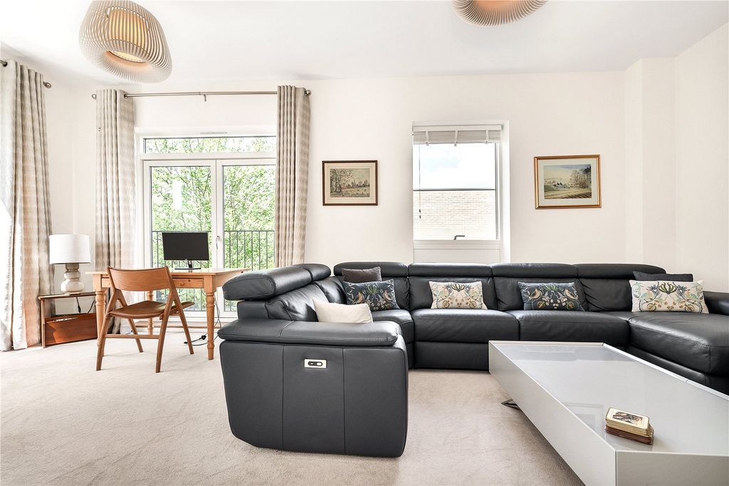 Property photo 2 of 20 Picture No. 15