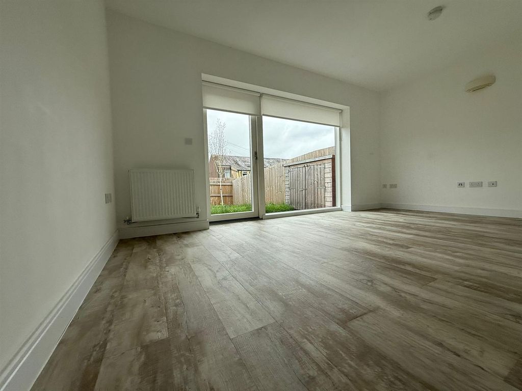 Property photo 3 of 12 E70B995c-90E1-4B30-8596-d98A6A3c3B08.Jpg
