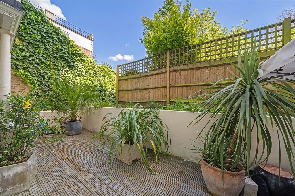 Property photo 3 of 9 Garden