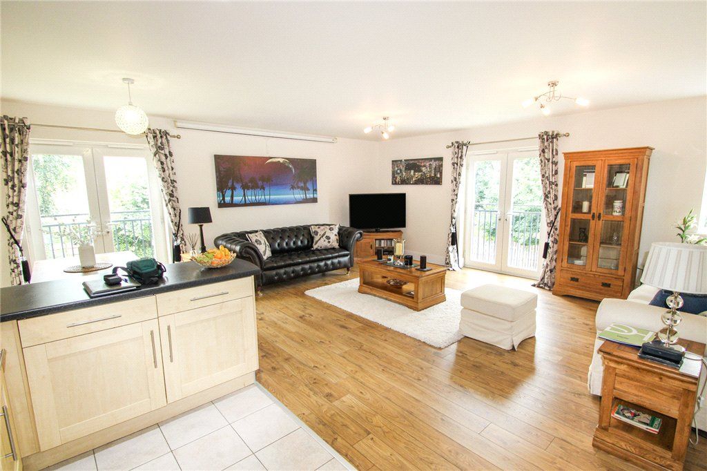 Property photo 2 of 15 Kitchen / Lounge