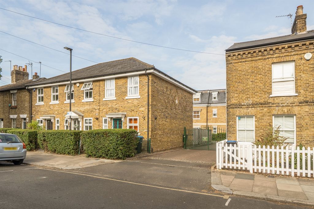 Property photo 3 of 15