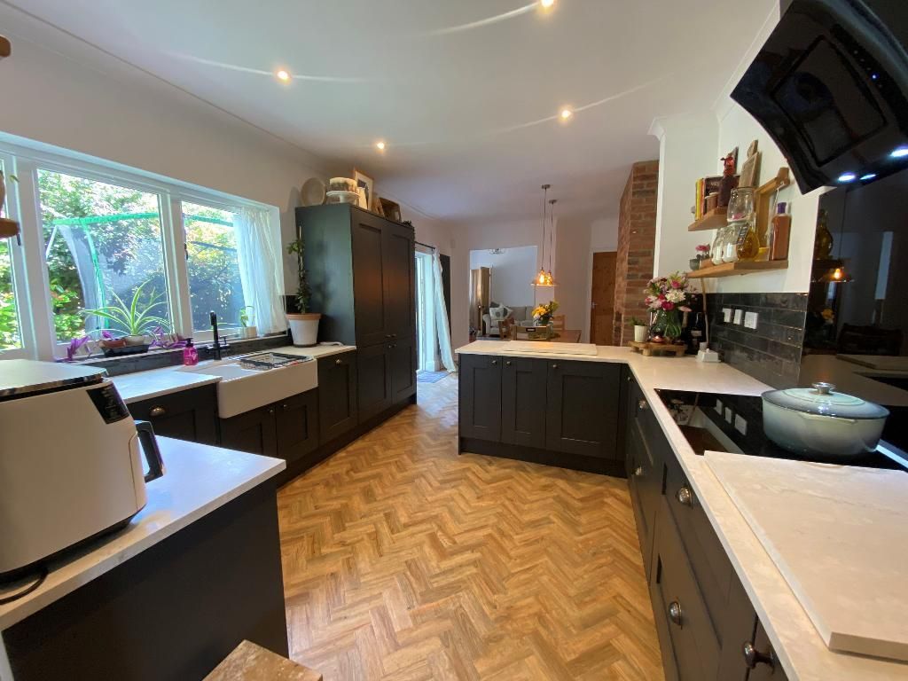 Property photo 2 of 23 Dining Kitchen