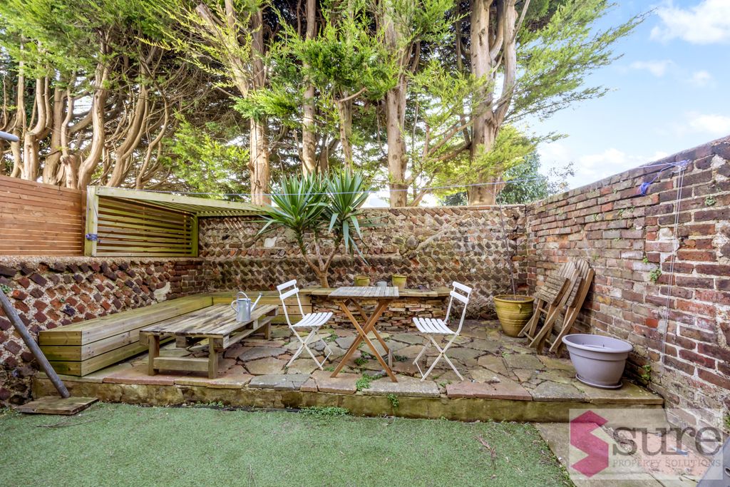 Property photo 2 of 14 Grantham Road_4A-016