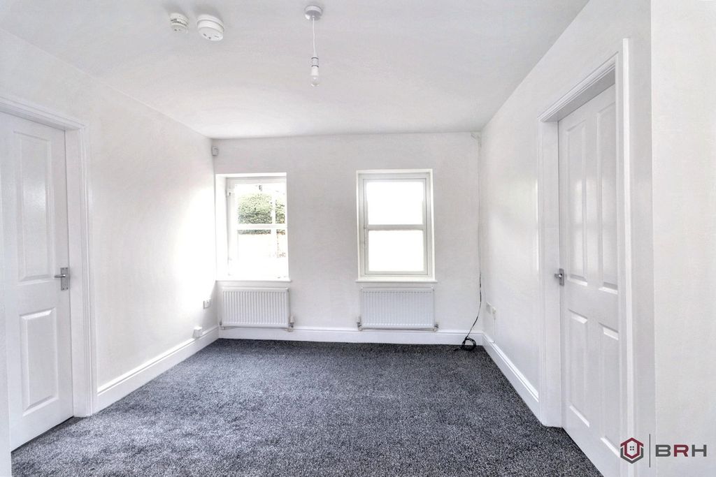 Property photo 3 of 24