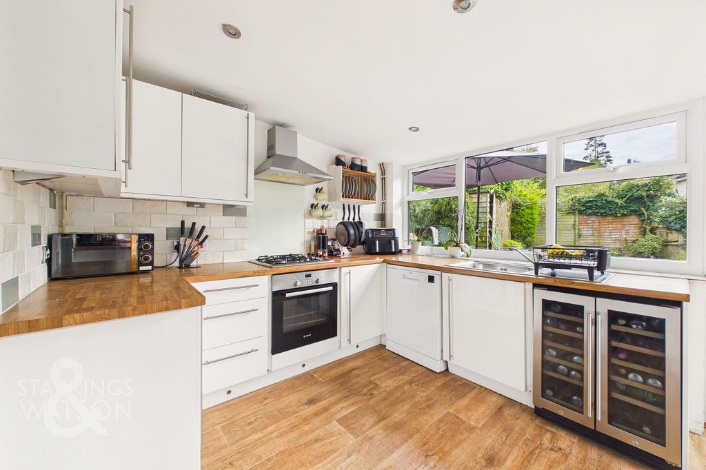 Property photo 3 of 25