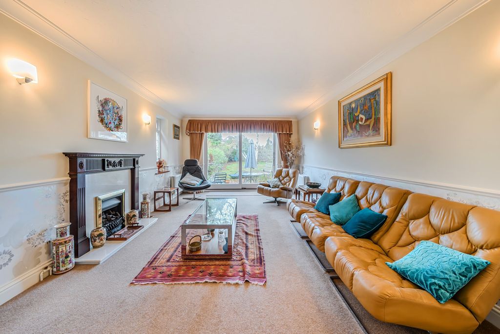 Property photo 2 of 21 1386202-13-692976...