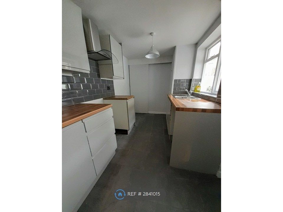 Property photo 3 of 14 Kitchen