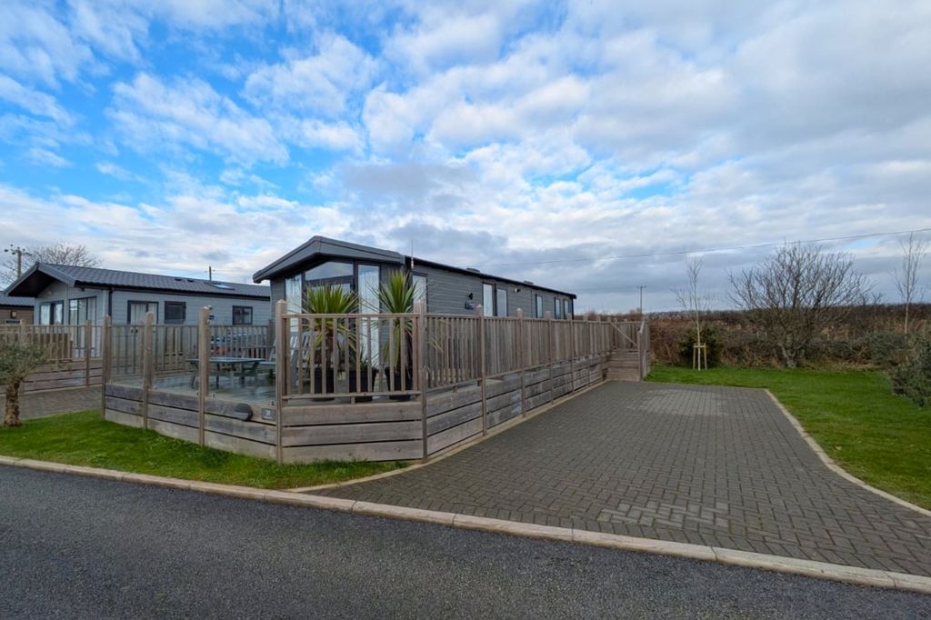 Property photo 1 of 18 Front