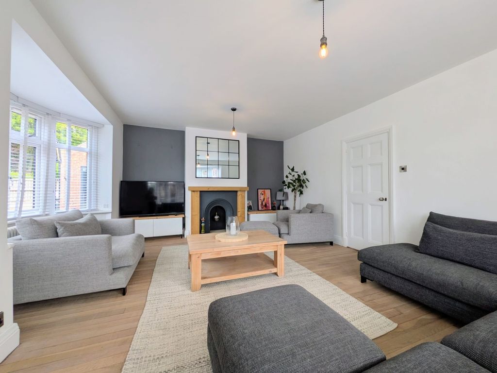Property photo 2 of 30 A1F07448-3B88-4B85-B07d-8A0B3978E9d3