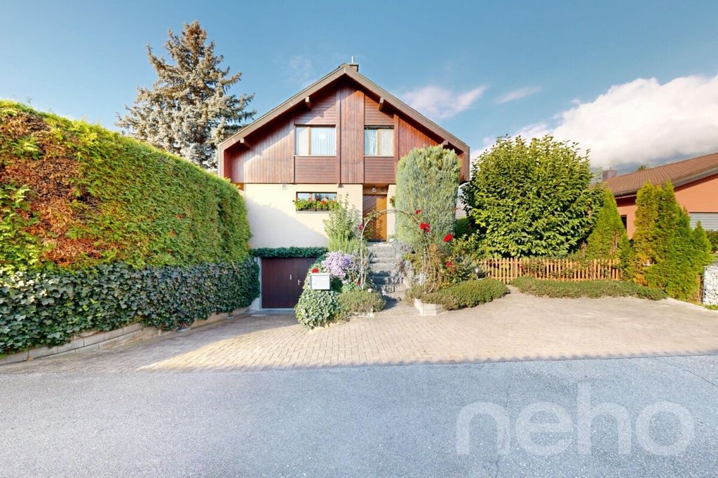 Property photo 1 of 12