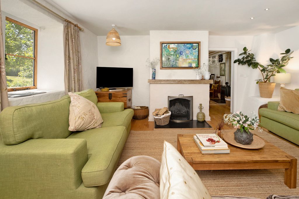 Property photo 3 of 18