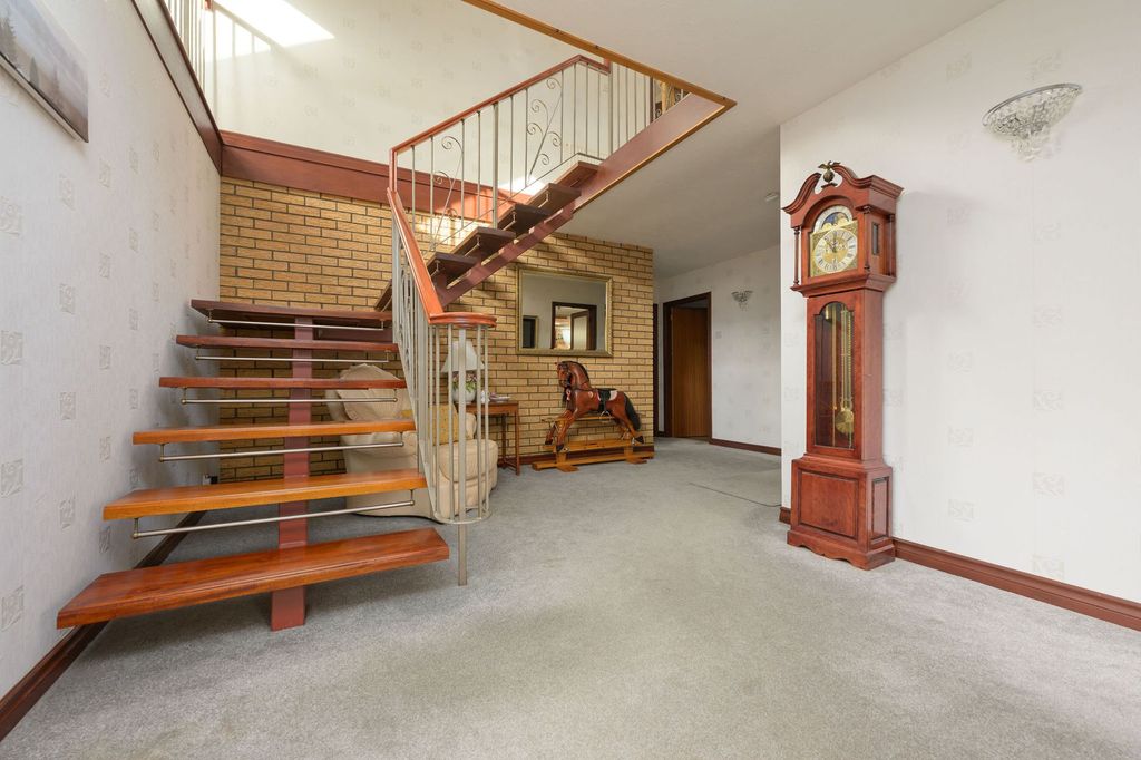 Property photo 3 of 58