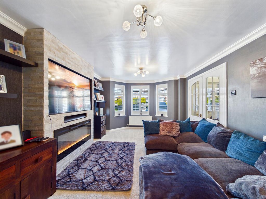 Property photo 3 of 16 Living Room