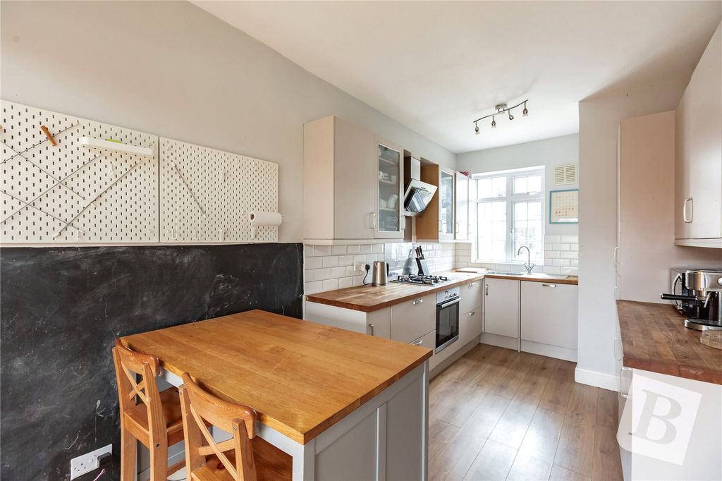 Property photo 2 of 12 Kitchen