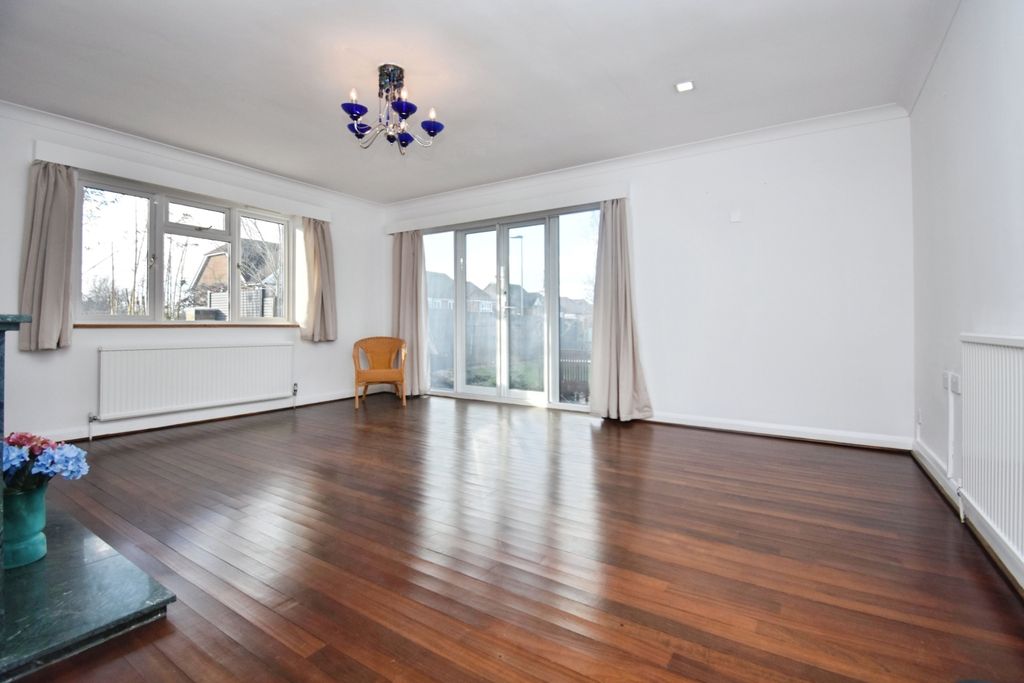 Property photo 3 of 20 L2