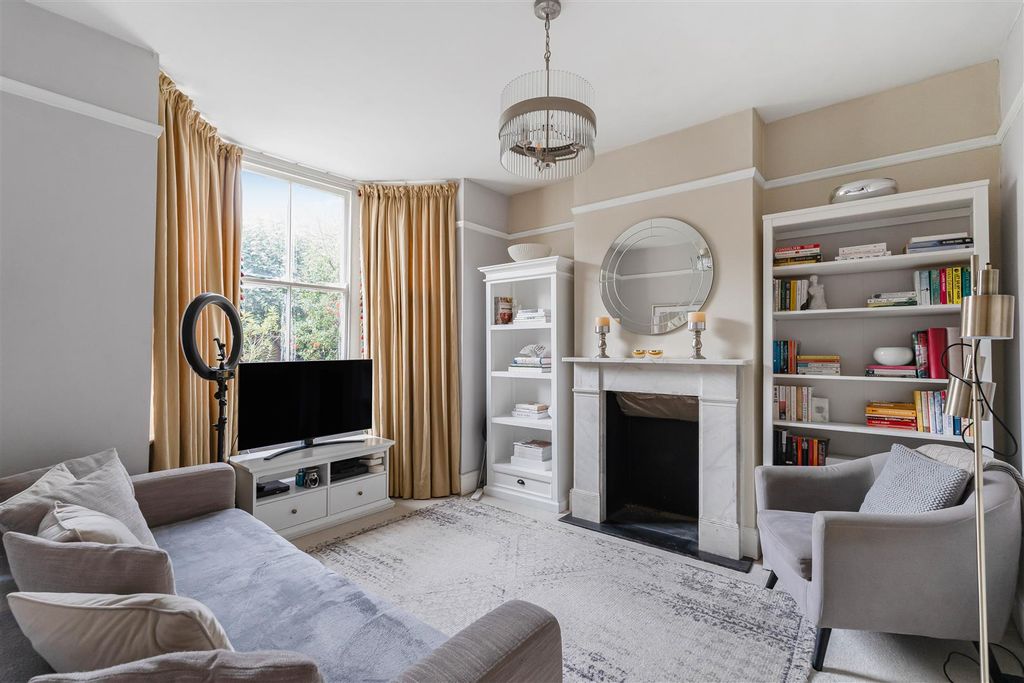 Property photo 2 of 23