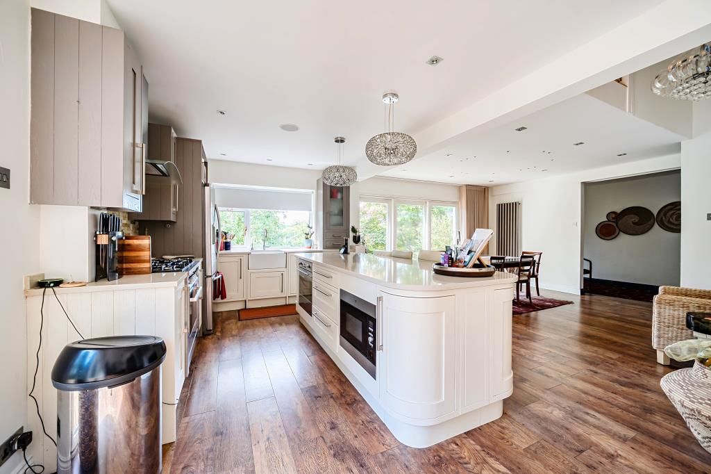 Property photo 3 of 33 Kitchen