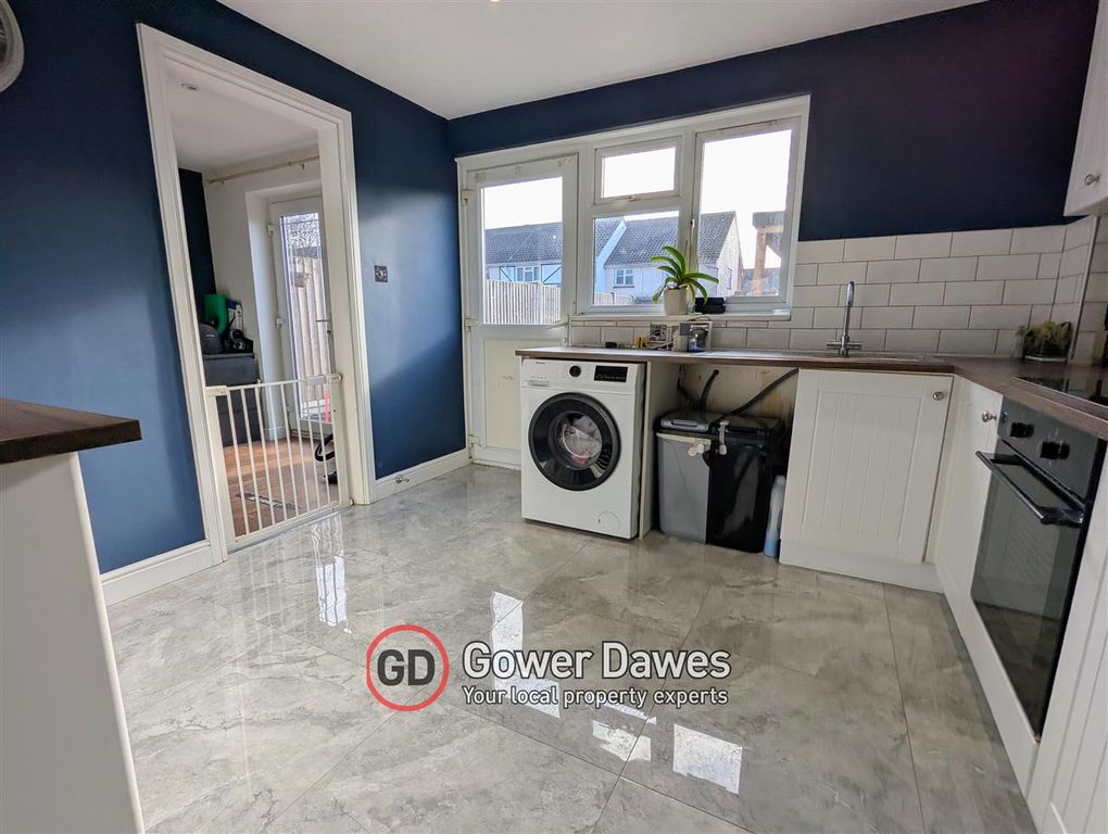 Property photo 2 of 15 Kitchen