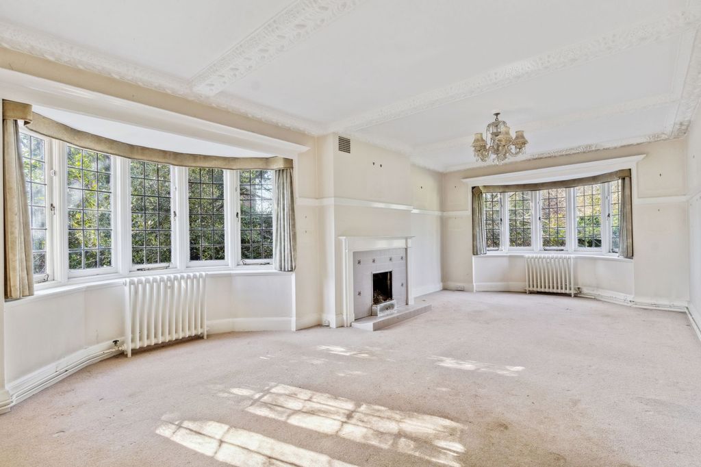 Property photo 2 of 19 Drawing Room