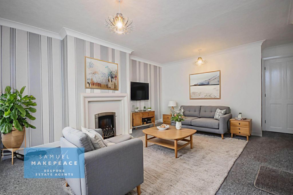 Property photo 3 of 21 Gallery