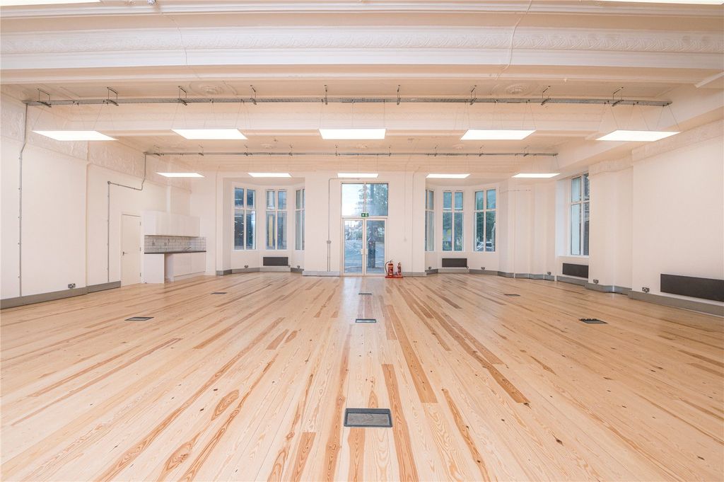 Property photo 3 of 9 Picture No. 27