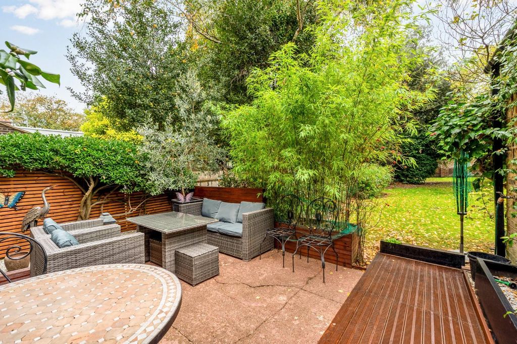 Property photo 2 of 9 Flat 1, 59 Barrowgate Road-15.Jpg