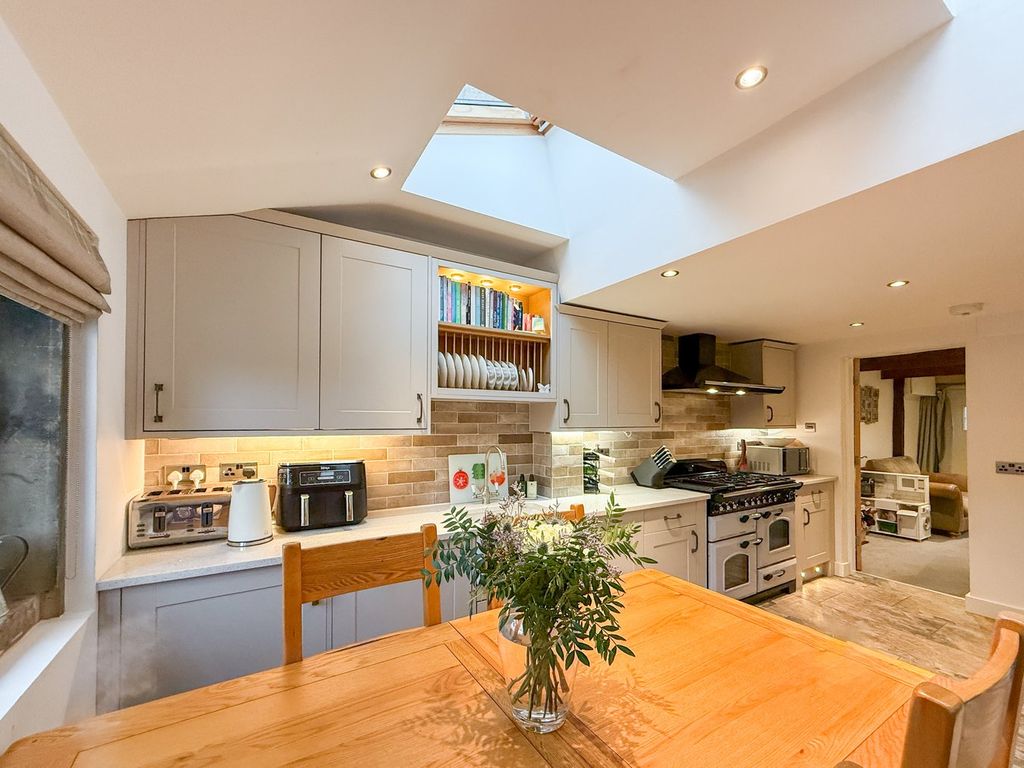 Property photo 3 of 27