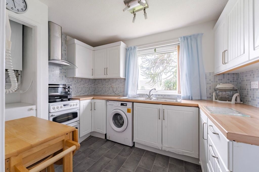 Property photo 2 of 20