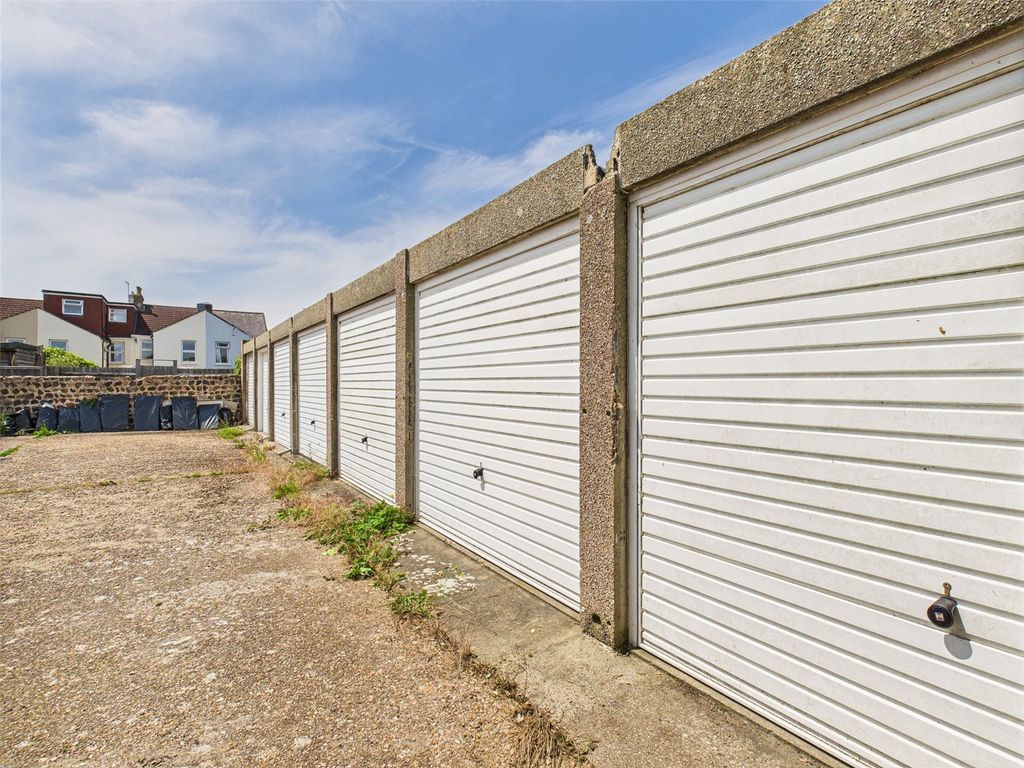 Property photo 1 of 8 Garage-To-Rent