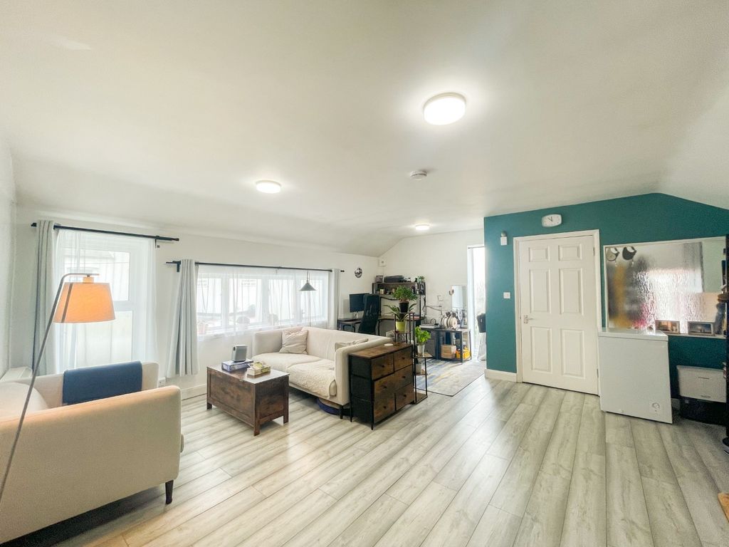 Property photo 2 of 19 3359704