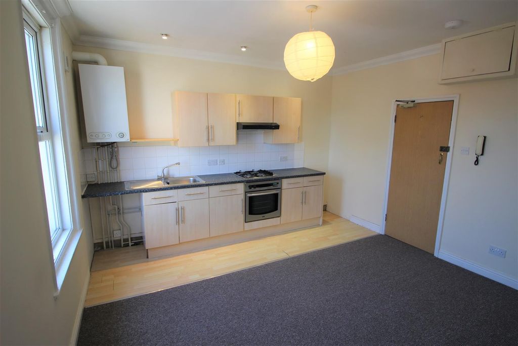 Property photo 2 of 5 Kitchen/Lounge