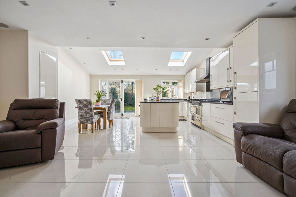 Property photo 2 of 19