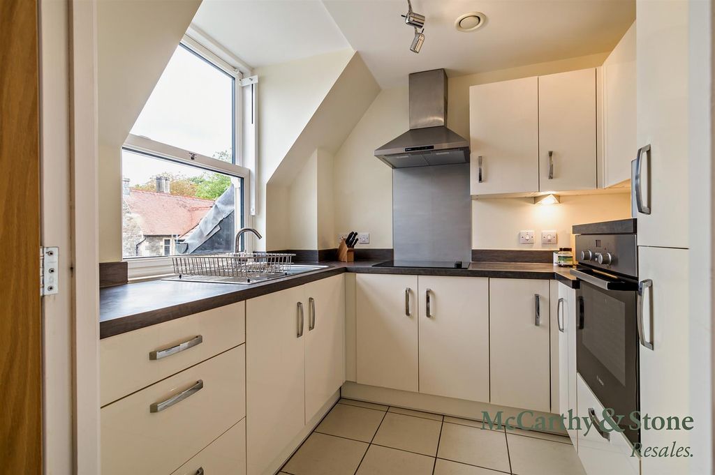 Property photo 3 of 14 Kitchen