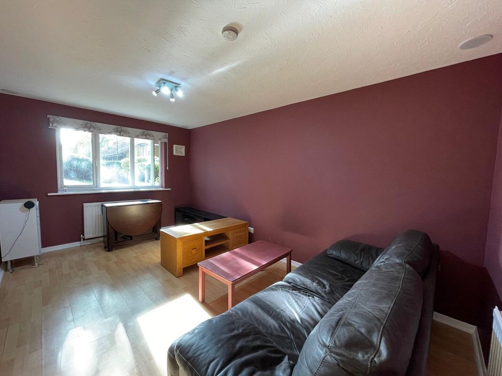 Property photo 1 of 5 Living Room