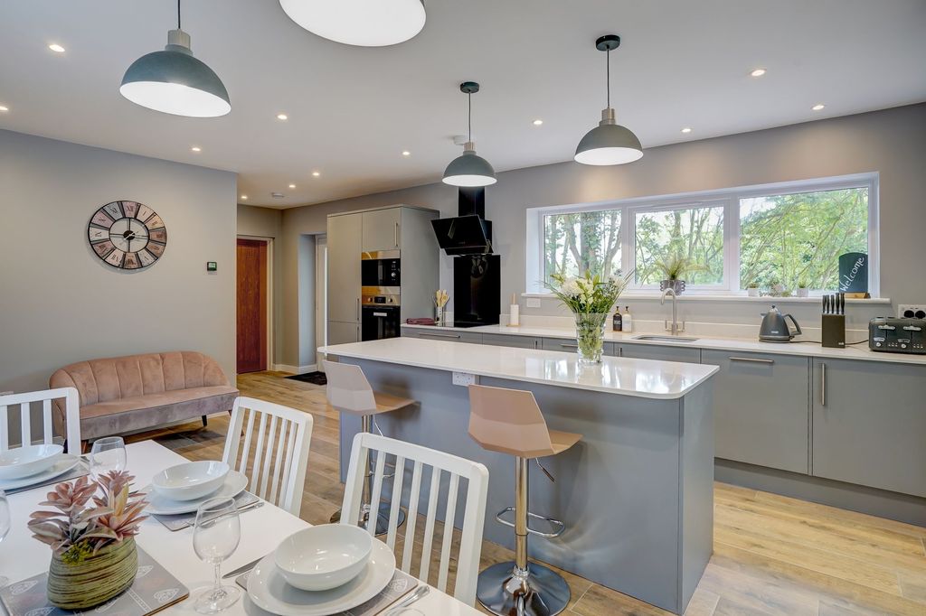 Property photo 3 of 28