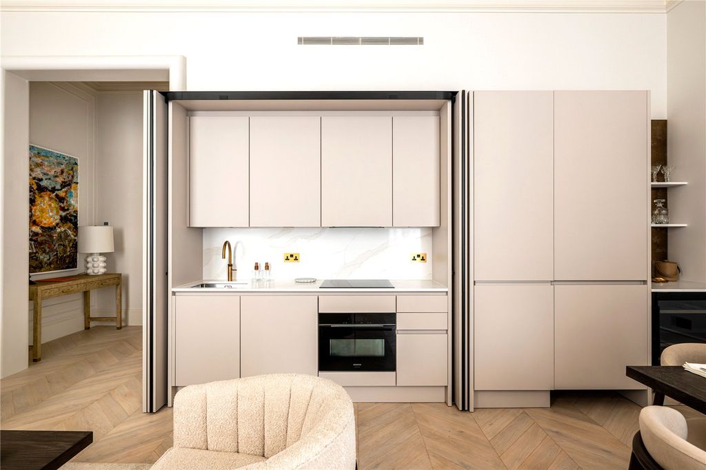 Property photo 3 of 9 Kitchen