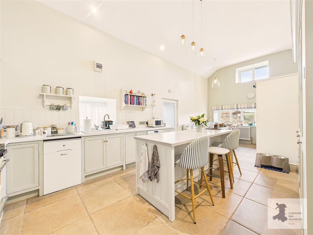 Property photo 3 of 38 Kitchen/Diner