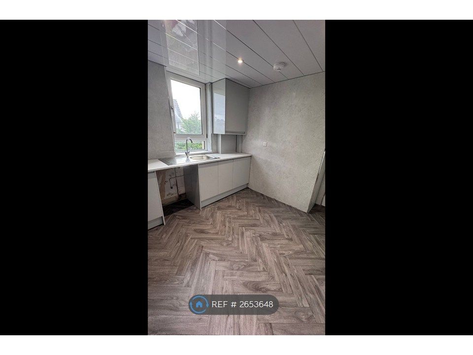 Property photo 2 of 12 Kitchen