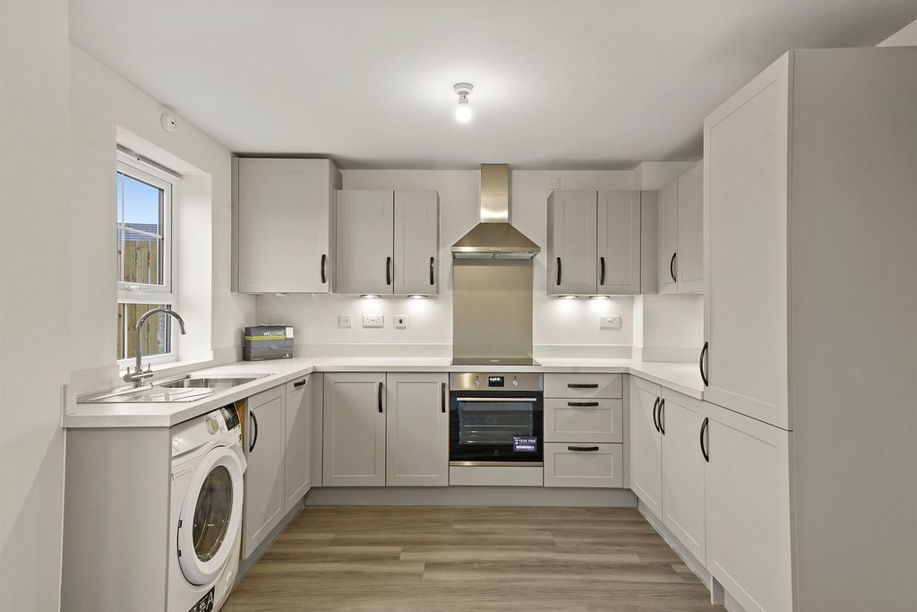 Property photo 2 of 6 Kitchen