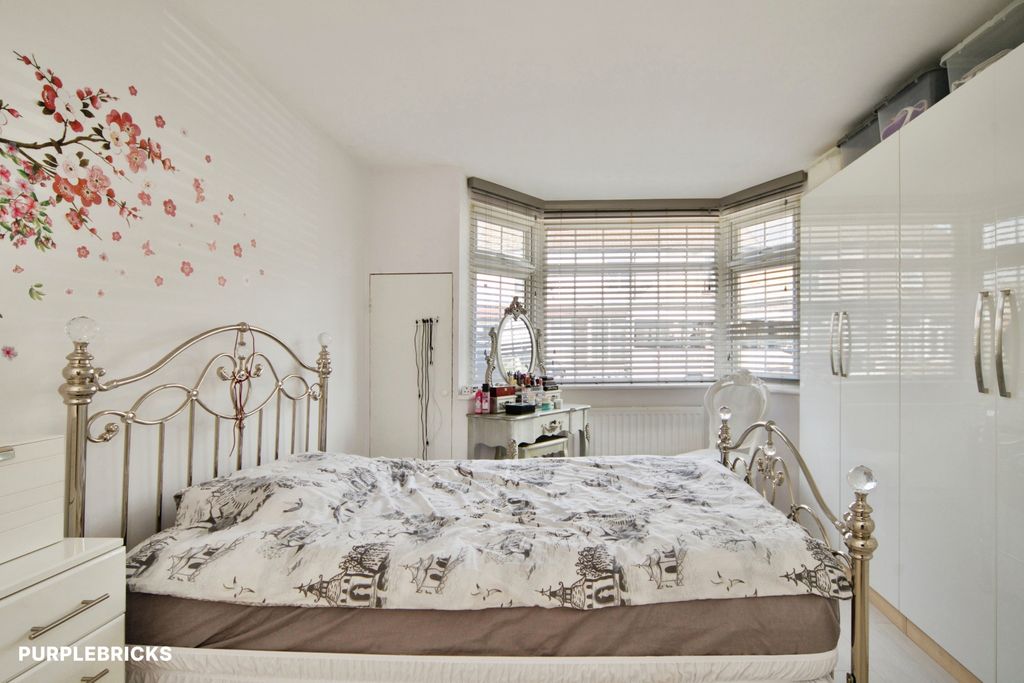 Property photo 2 of 22 Annexe Bedroom One
