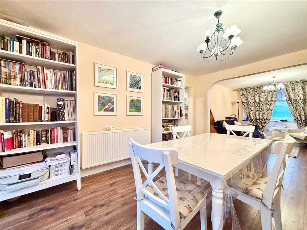 Property photo 3 of 31