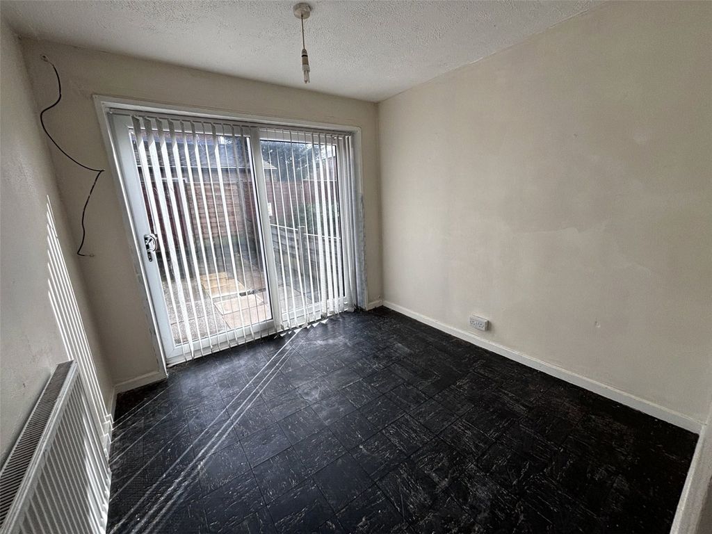 Property photo 3 of 10 Dining Room