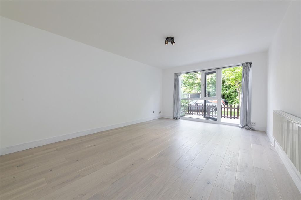 Property photo 2 of 14 2 Grangewood Ct Rec 1.Jpg