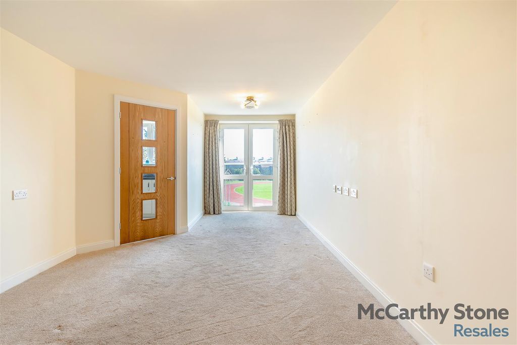 Property photo 2 of 22 8642025-Interior03.Jpg